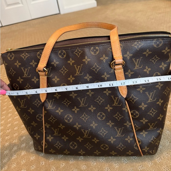 Louis Vuitton Totally MM - Picture 12 of 13